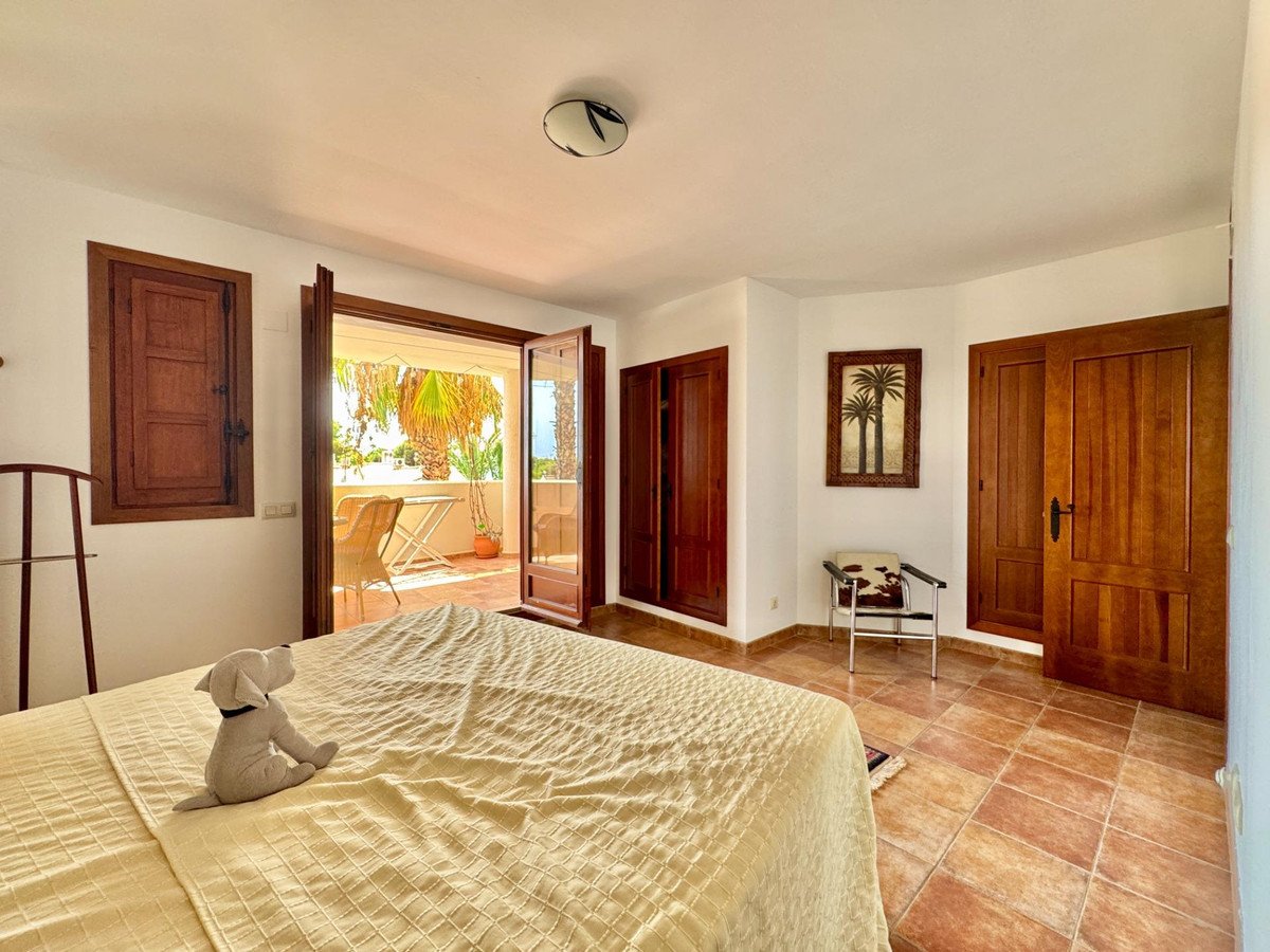 2 Bed Middle Floor Apartment in Punta Prima