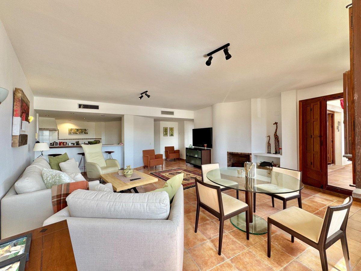 2 Bed Middle Floor Apartment in Punta Prima