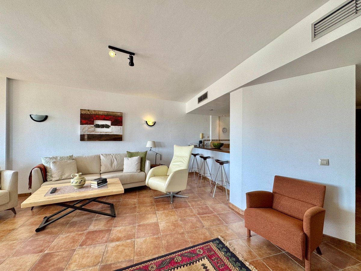 2 Bed Middle Floor Apartment in Punta Prima