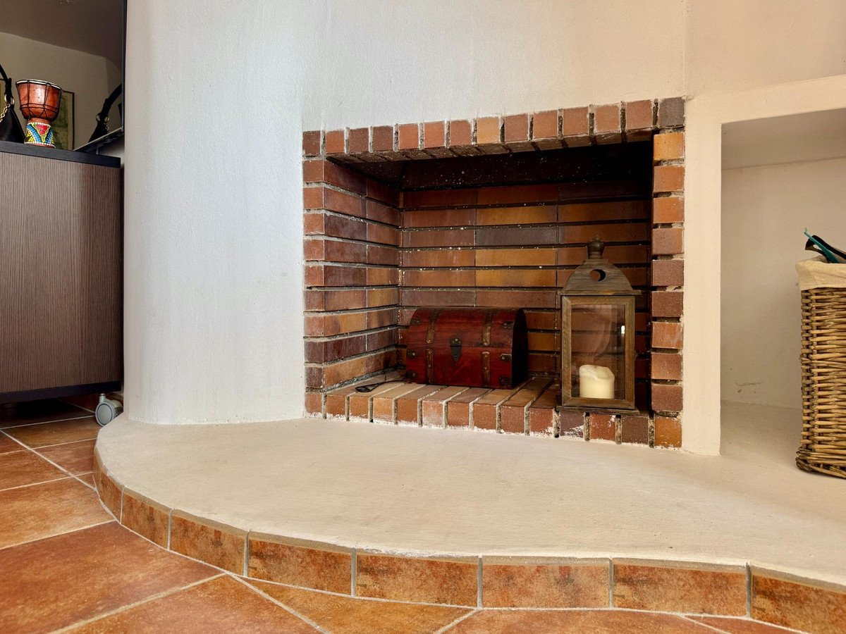 2 Bed Middle Floor Apartment in Punta Prima