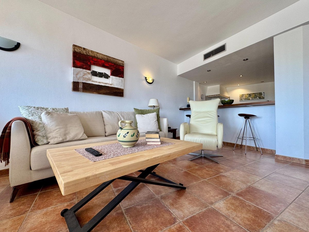 2 Bed Middle Floor Apartment in Punta Prima