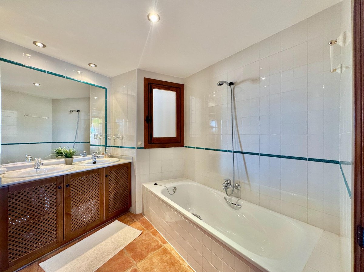 2 Bed Middle Floor Apartment in Punta Prima