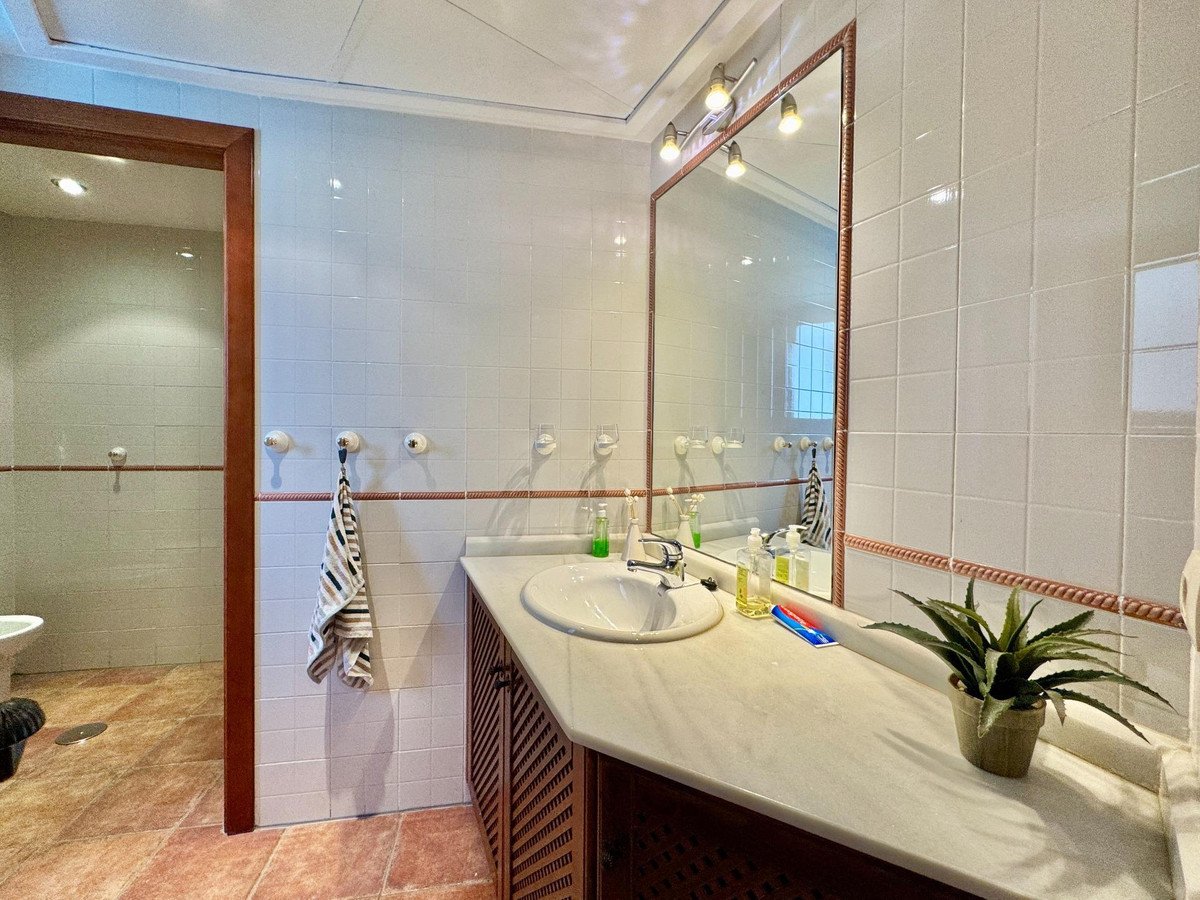 2 Bed Middle Floor Apartment in Punta Prima