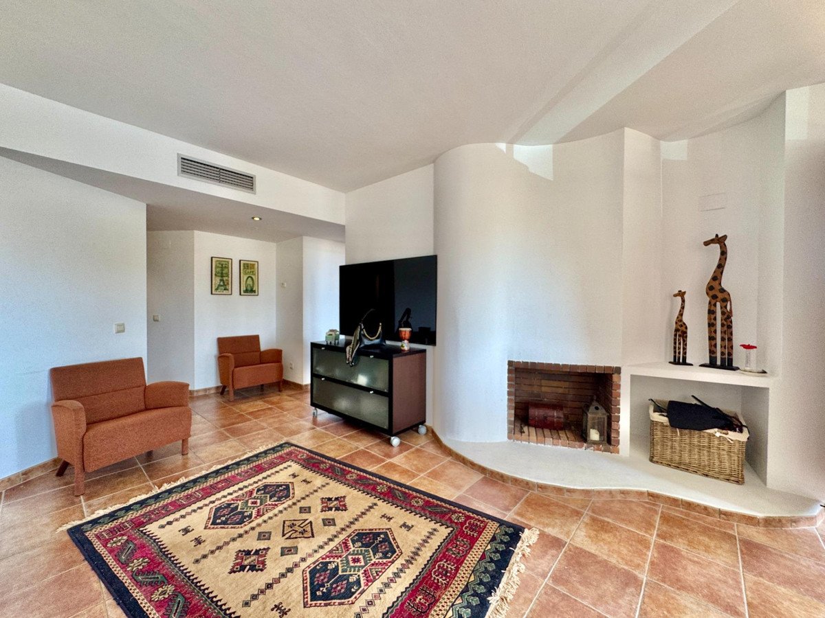 2 Bed Middle Floor Apartment in Punta Prima