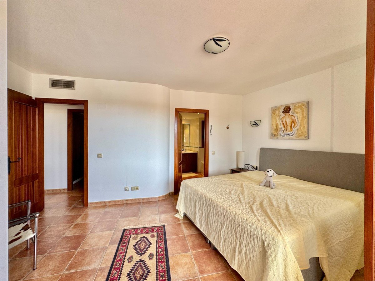 2 Bed Middle Floor Apartment in Punta Prima