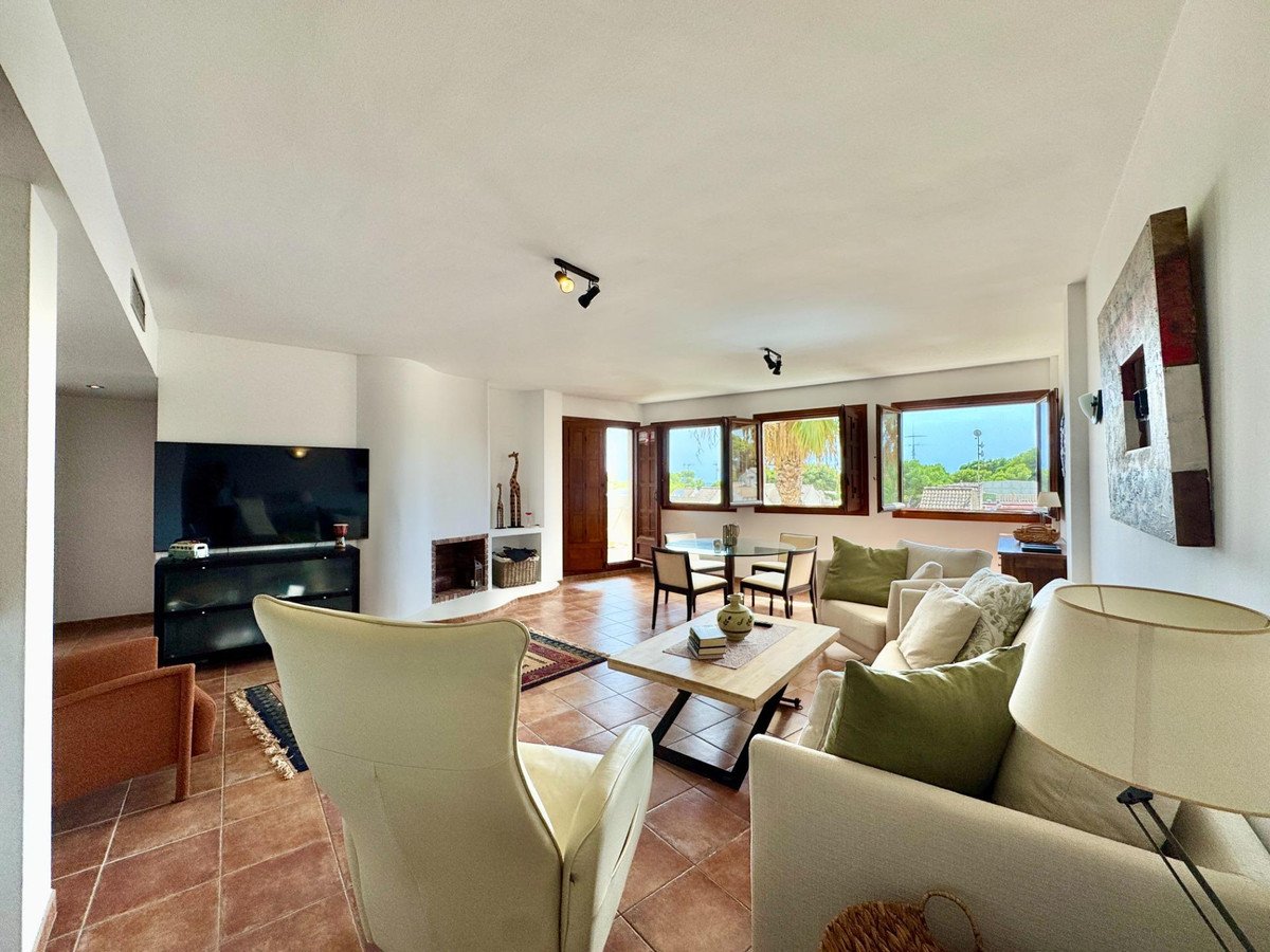 2 Bed Middle Floor Apartment in Punta Prima
