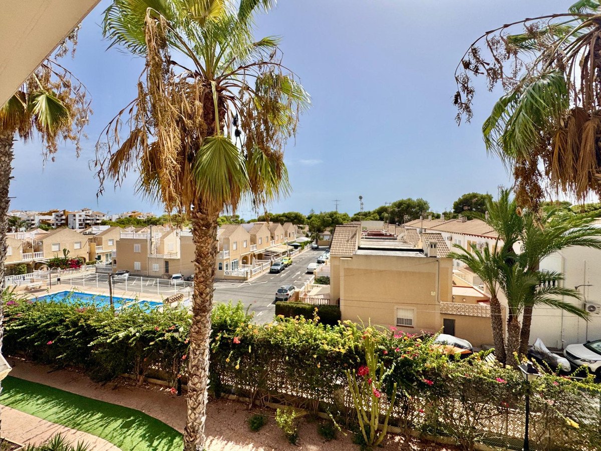 2 Bed Middle Floor Apartment in Punta Prima