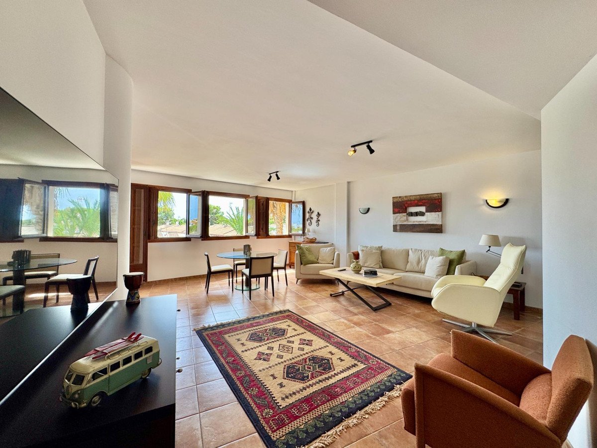 2 Bed Middle Floor Apartment in Punta Prima