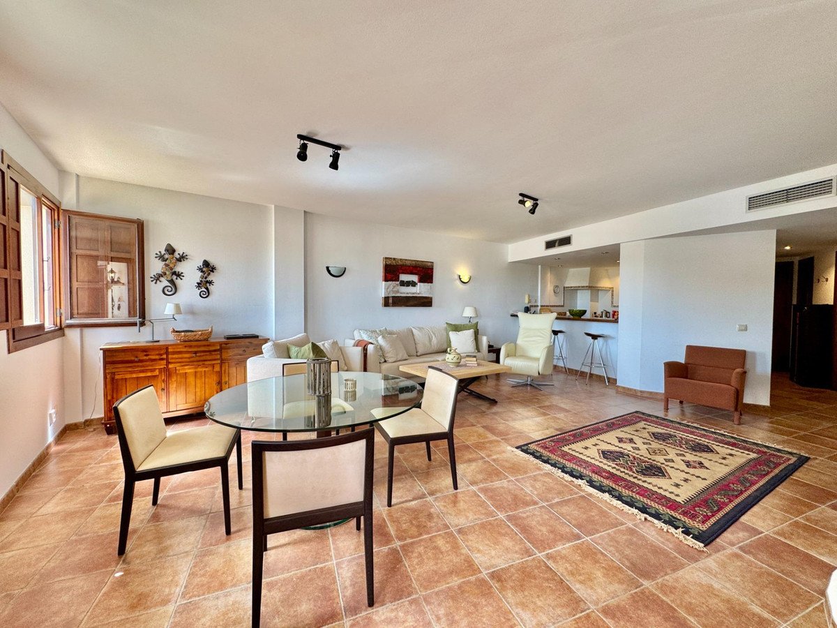2 Bed Middle Floor Apartment in Punta Prima