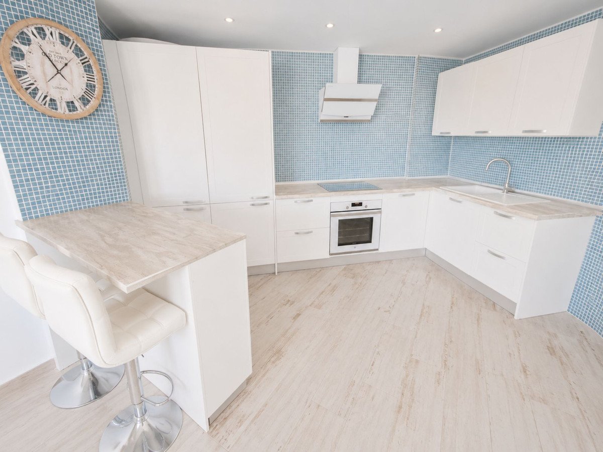 2 Bed Middle Floor Apartment in San Luis de Sabinillas