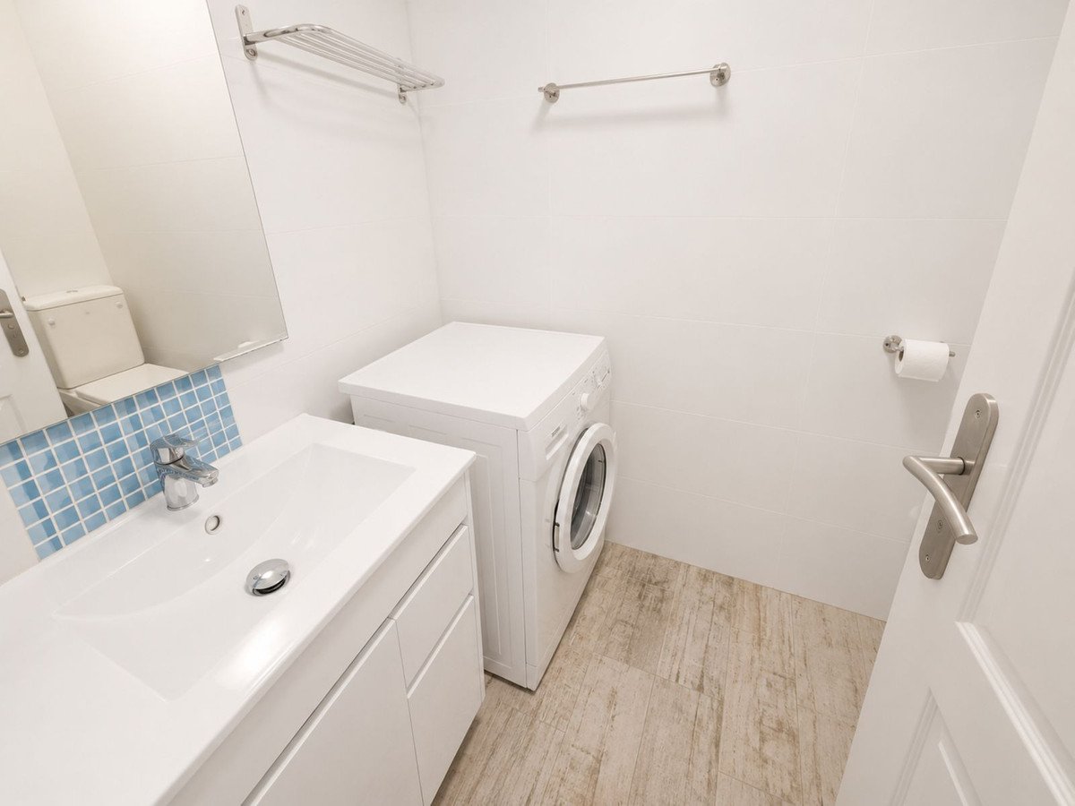 2 Bed Middle Floor Apartment in San Luis de Sabinillas