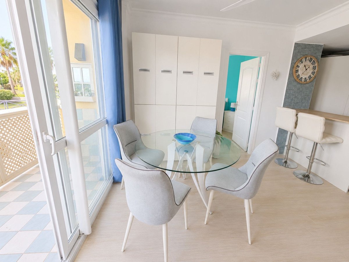 2 Bed Middle Floor Apartment in San Luis de Sabinillas
