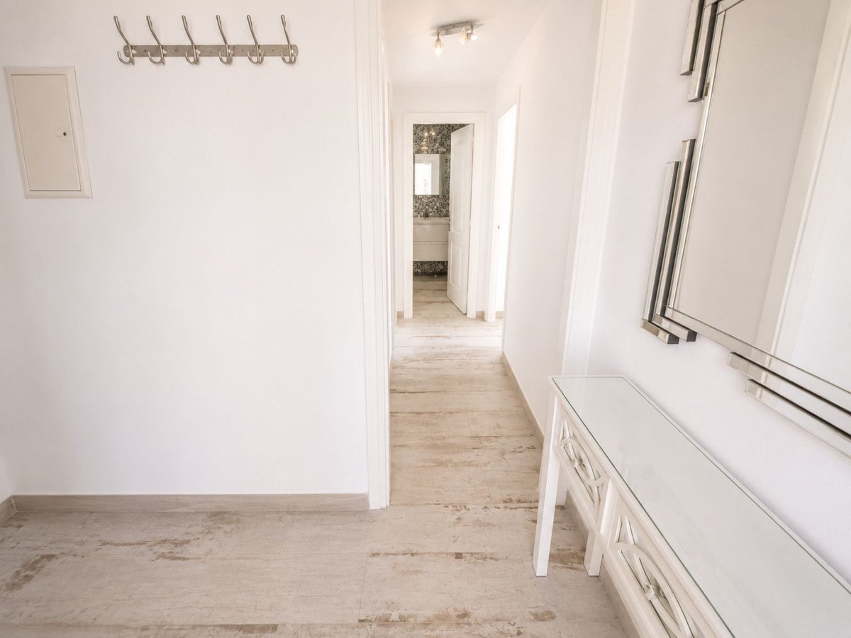 2 Bed Middle Floor Apartment in San Luis de Sabinillas