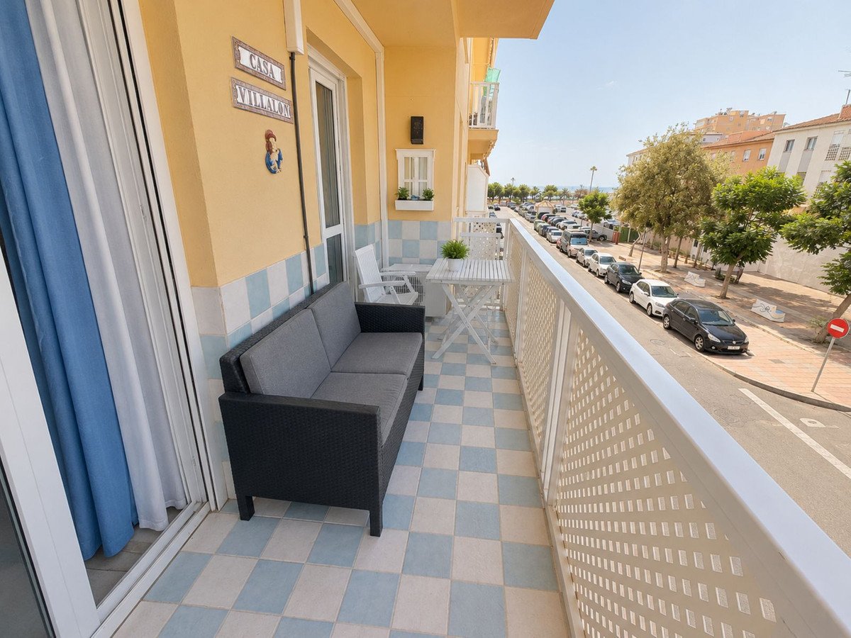 2 Bed Middle Floor Apartment in San Luis de Sabinillas