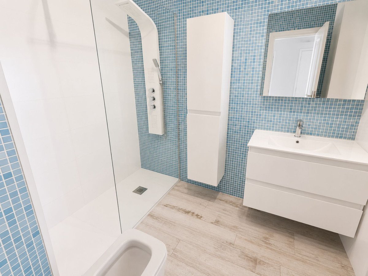 2 Bed Middle Floor Apartment in San Luis de Sabinillas