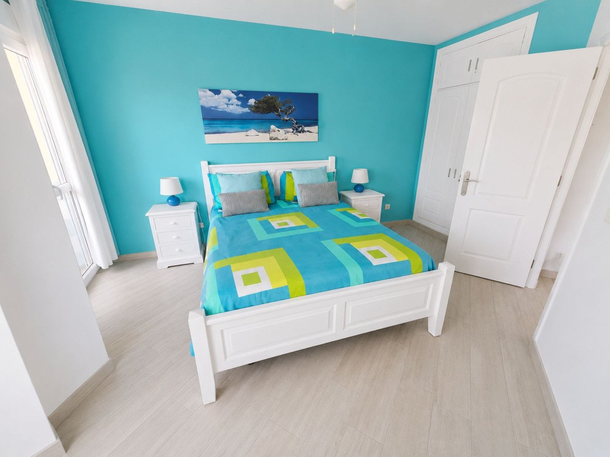 2 Bed Middle Floor Apartment in San Luis de Sabinillas