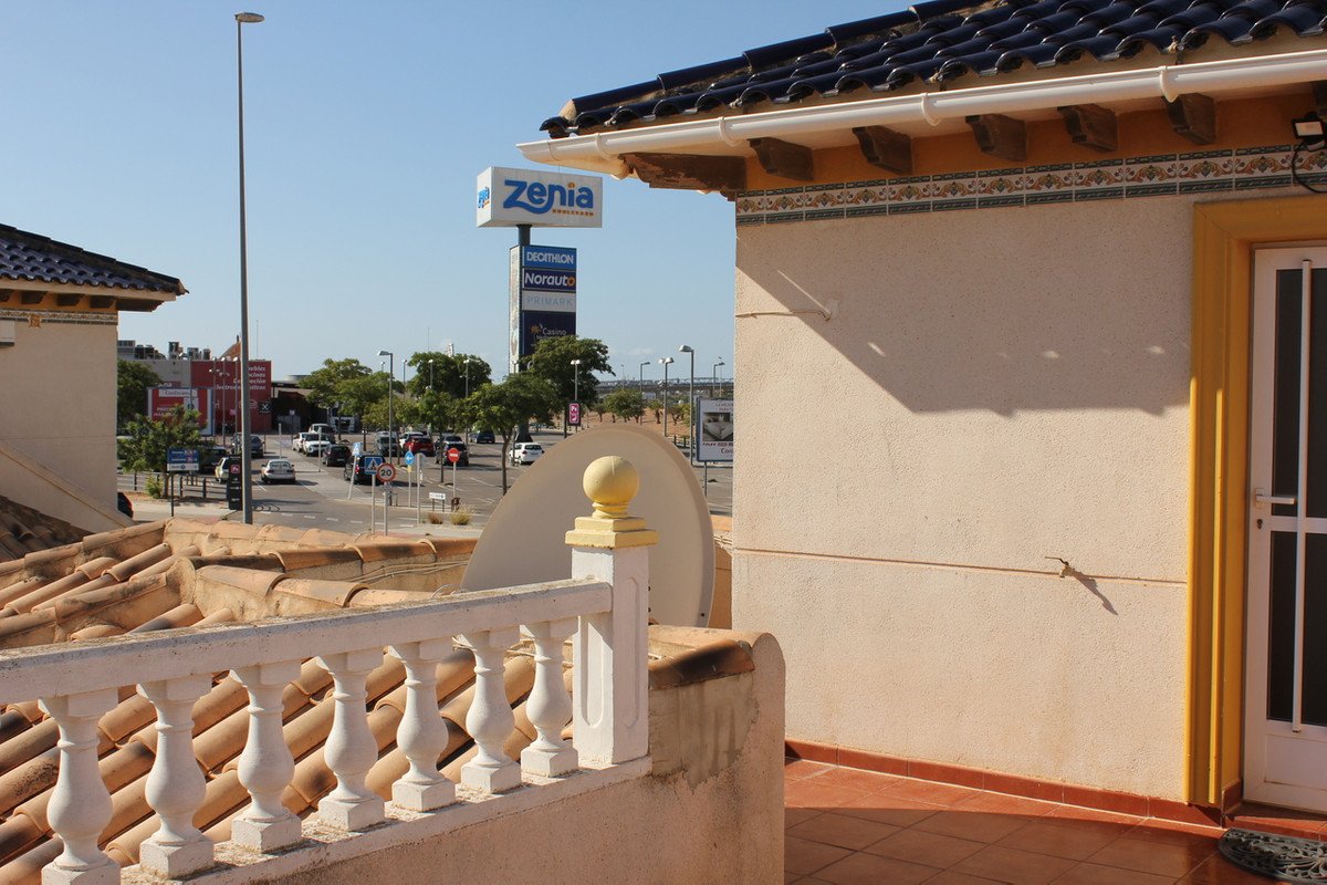 5 Bed Detached Villa in La Zenia
