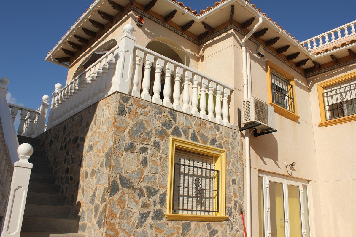 5 Bed Detached Villa in La Zenia