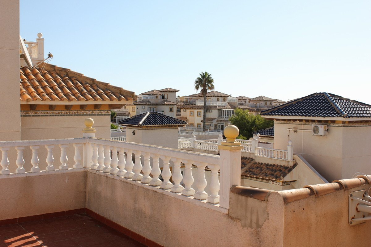 5 Bed Detached Villa in La Zenia