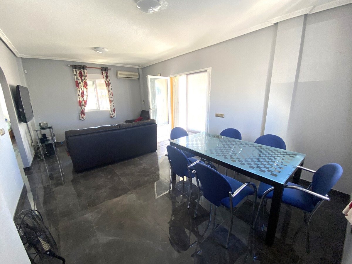5 Bed Detached Villa in La Zenia