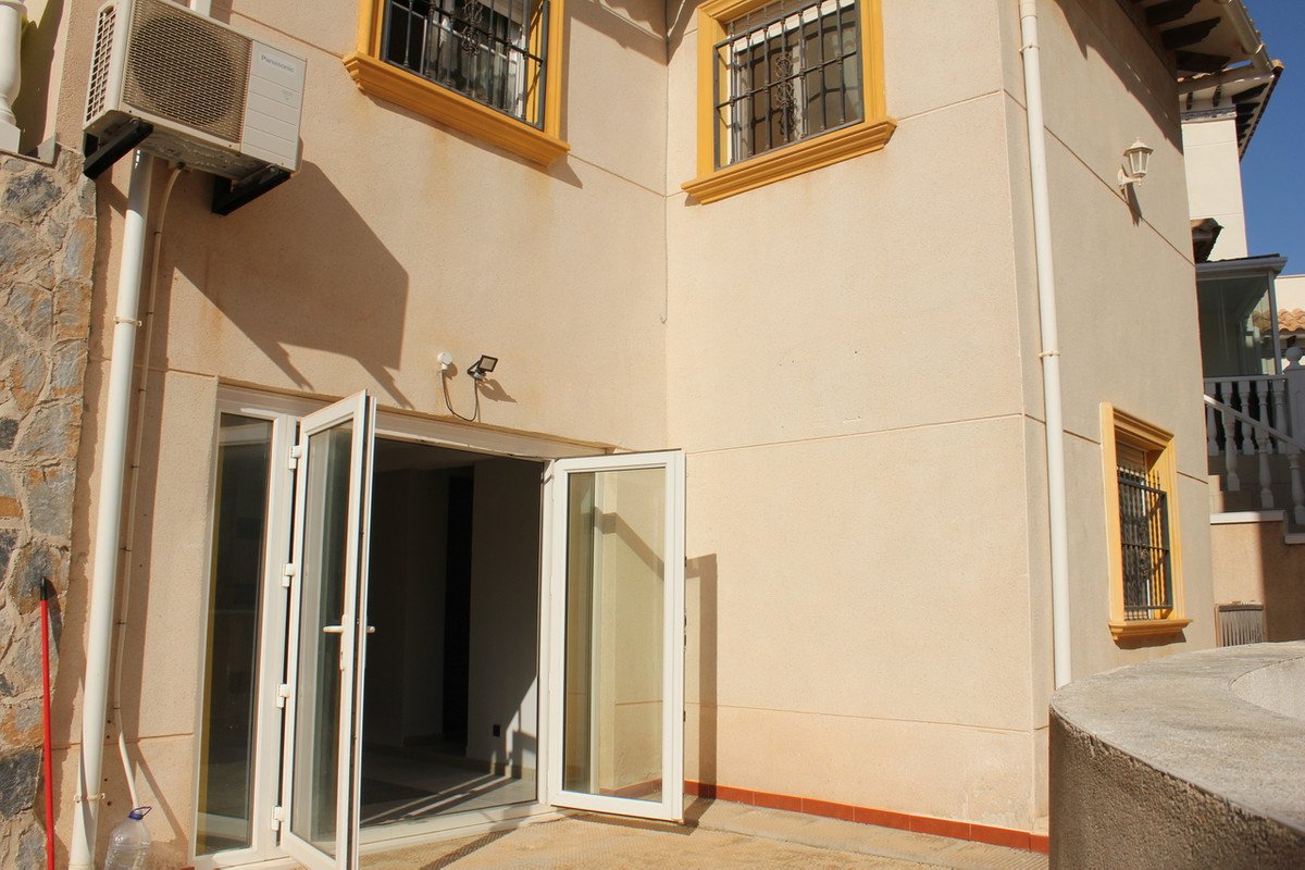 5 Bed Detached Villa in La Zenia