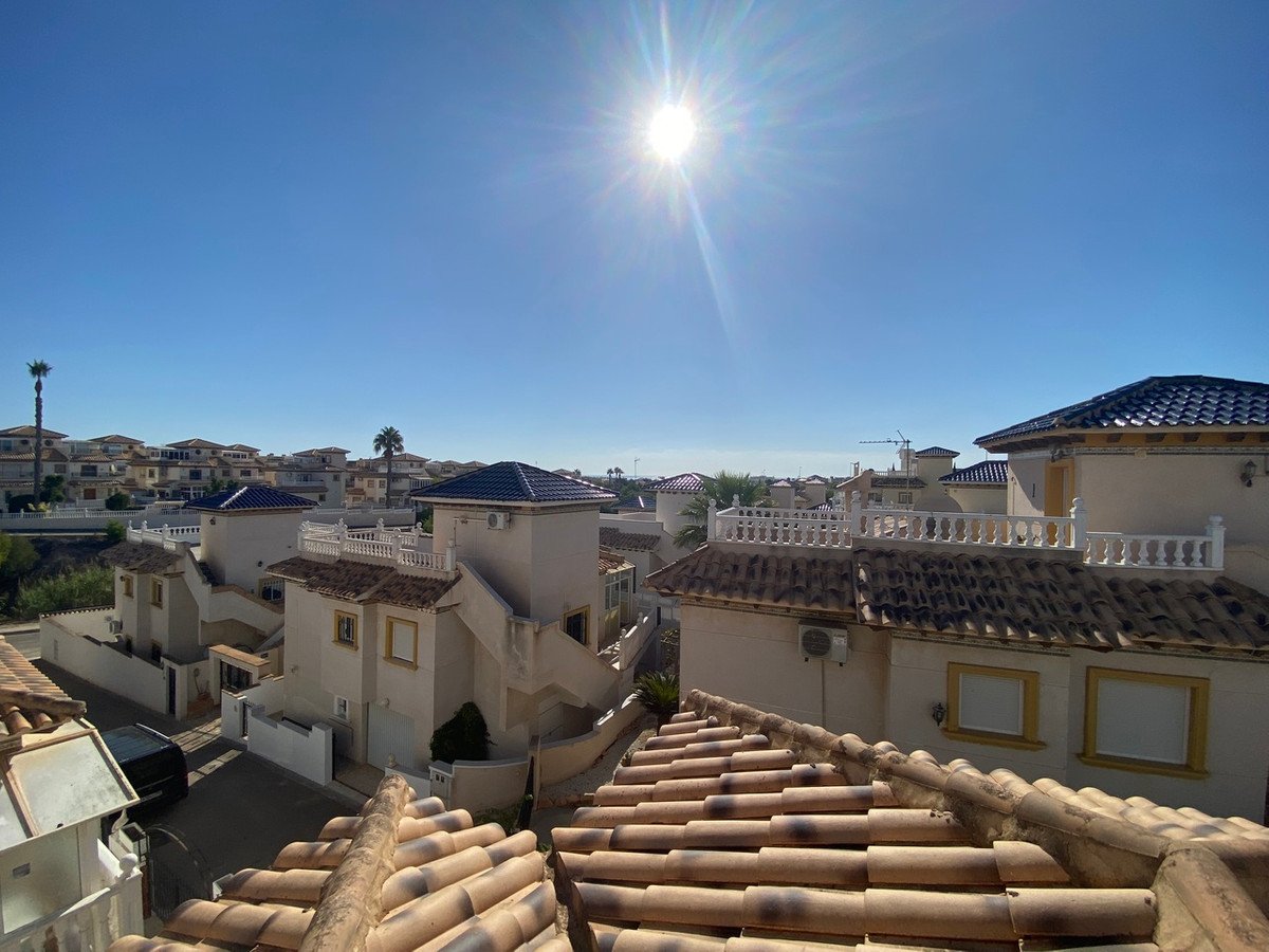 5 Bed Detached Villa in La Zenia