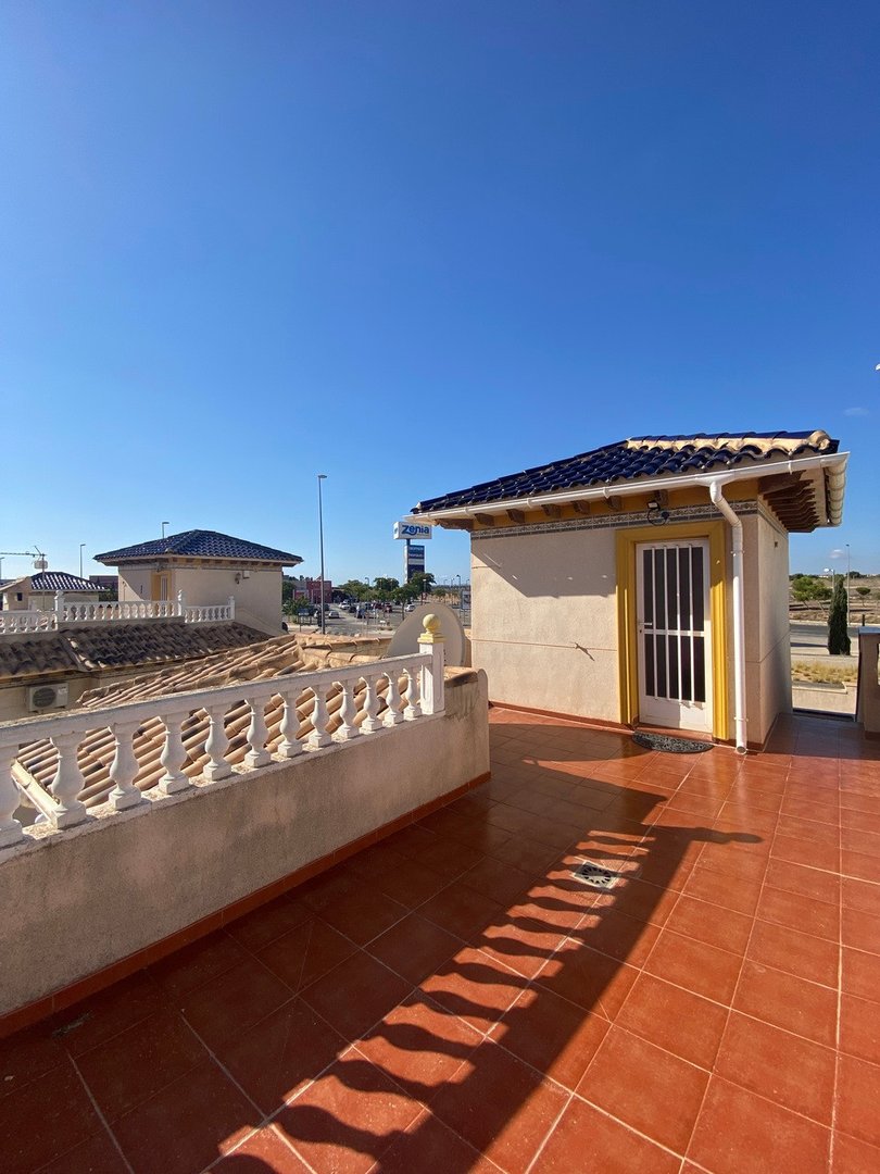 5 Bed Detached Villa in La Zenia