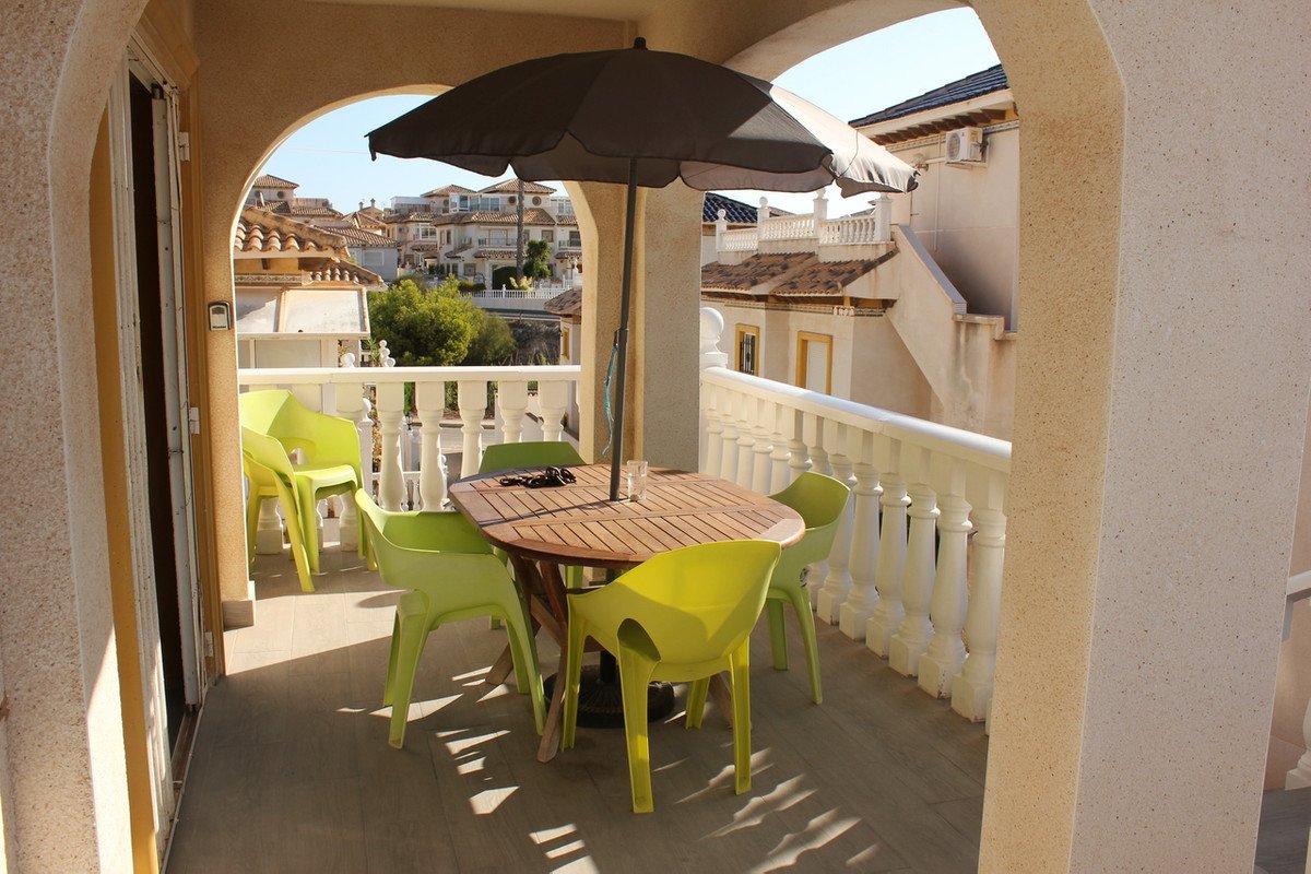 5 Bed Detached Villa in La Zenia