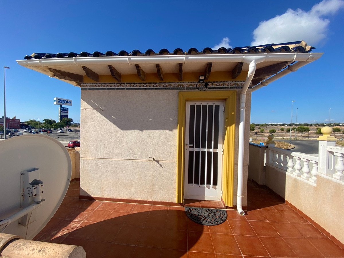 5 Bed Detached Villa in La Zenia