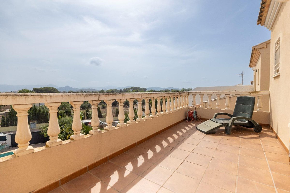 4 Bed Townhouse in Oliva