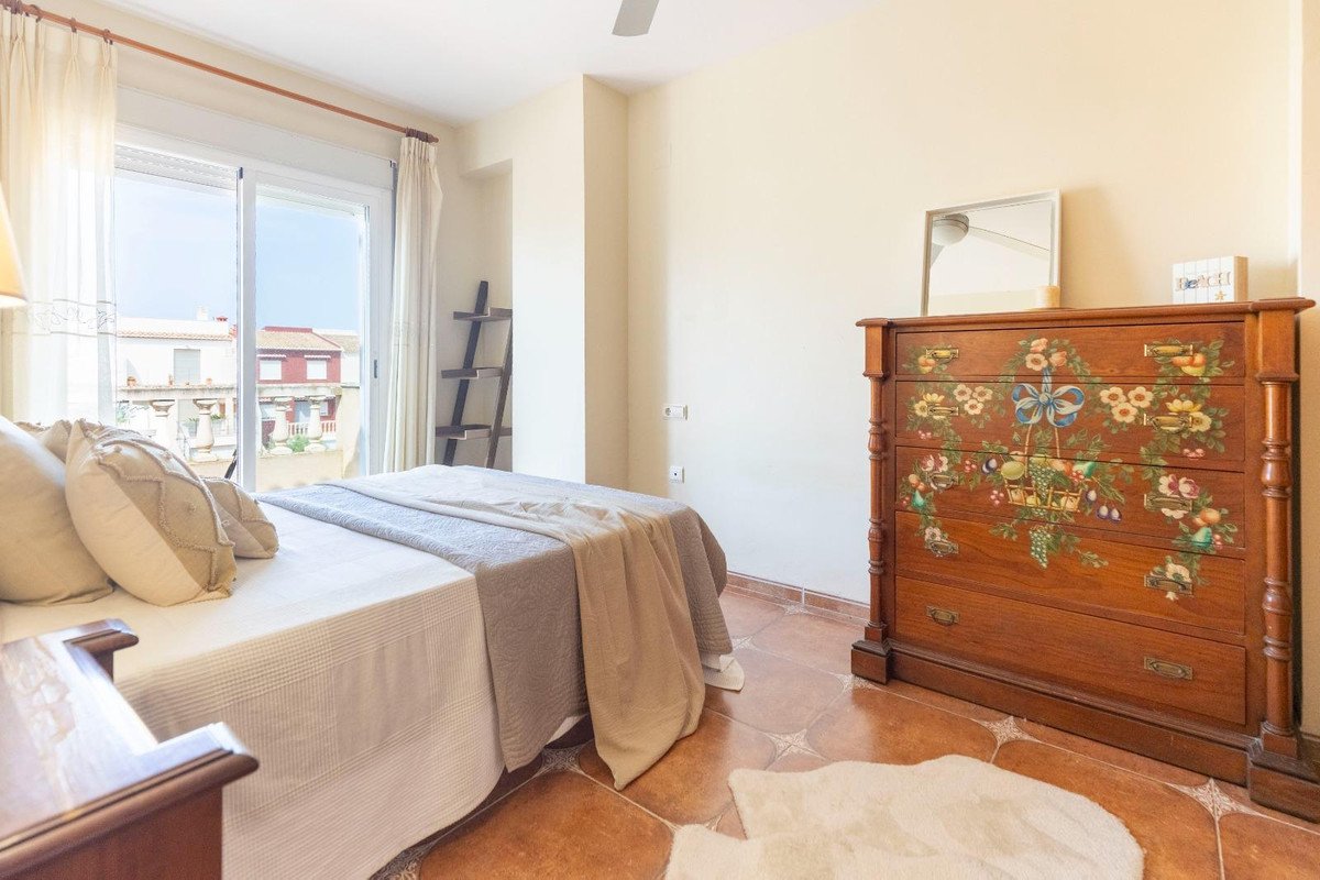 4 Bed Townhouse in Oliva