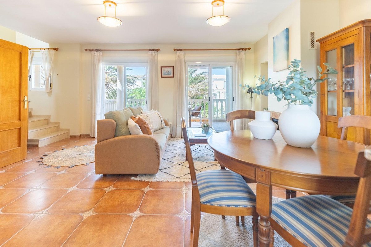 4 Bed Townhouse in Oliva