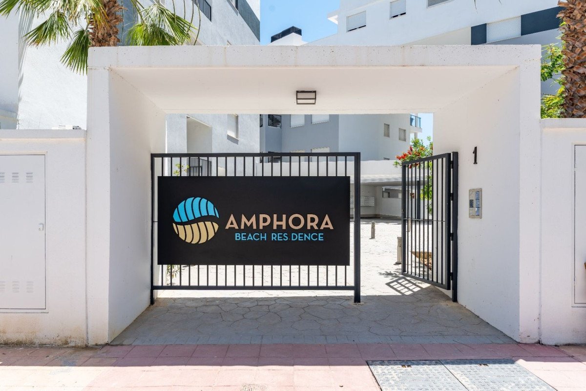 2 Bed Ground Floor Apartment in La Duquesa