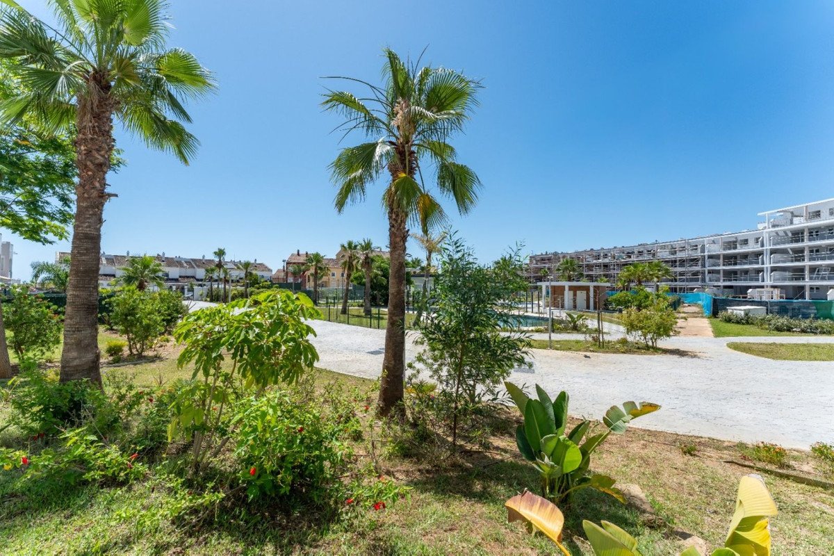 2 Bed Ground Floor Apartment in La Duquesa