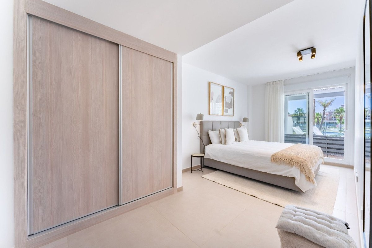 2 Bed Ground Floor Apartment in La Duquesa