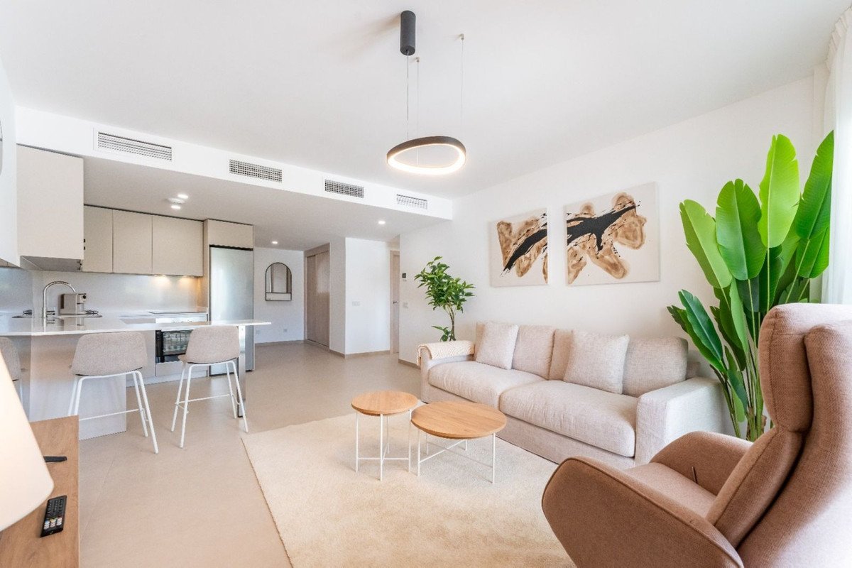 2 Bed Ground Floor Apartment in La Duquesa