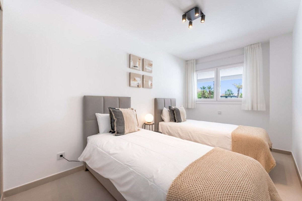 2 Bed Ground Floor Apartment in La Duquesa
