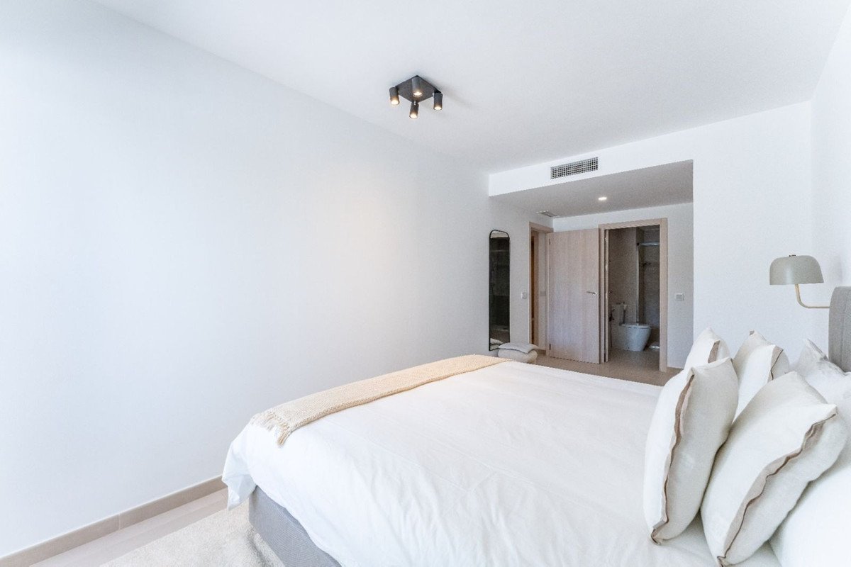 2 Bed Ground Floor Apartment in La Duquesa