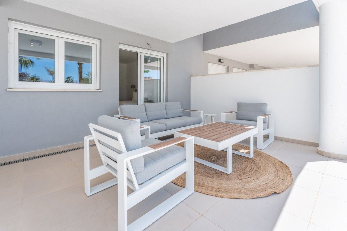 2 Bed Ground Floor Apartment in La Duquesa