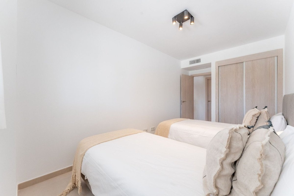 2 Bed Ground Floor Apartment in La Duquesa