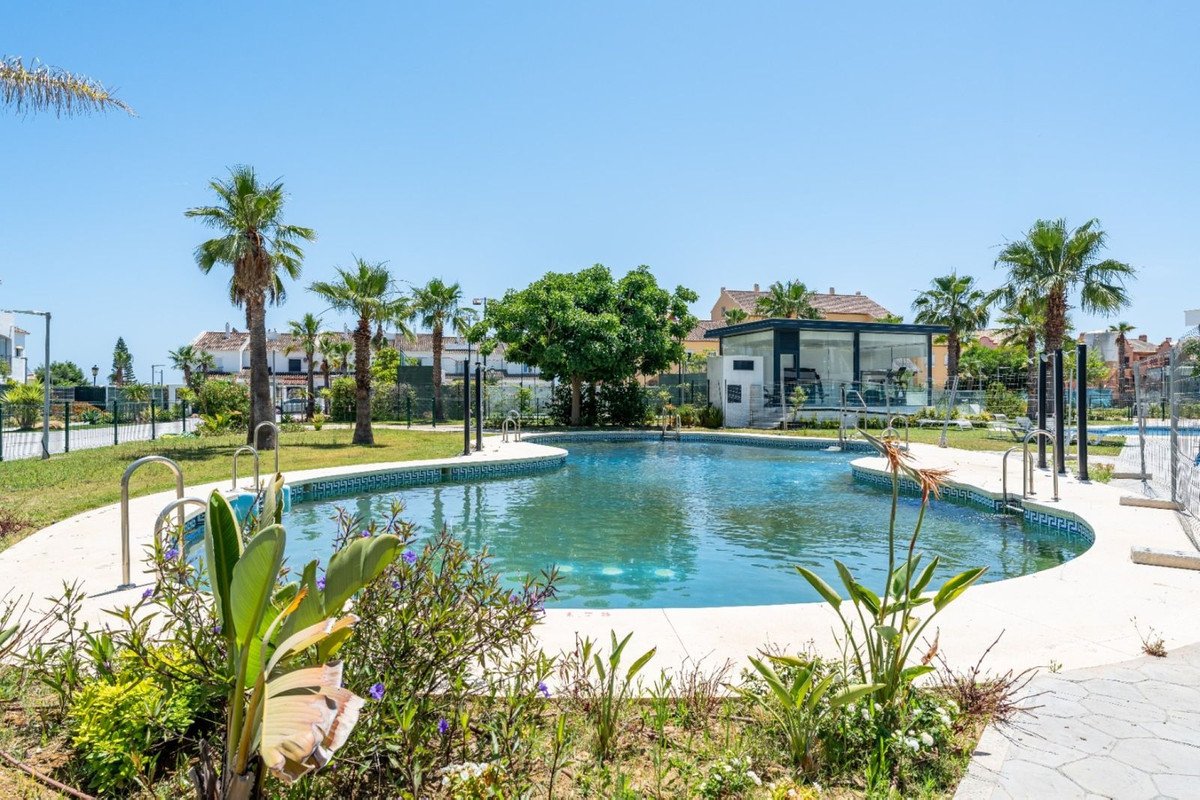 2 Bed Ground Floor Apartment in La Duquesa