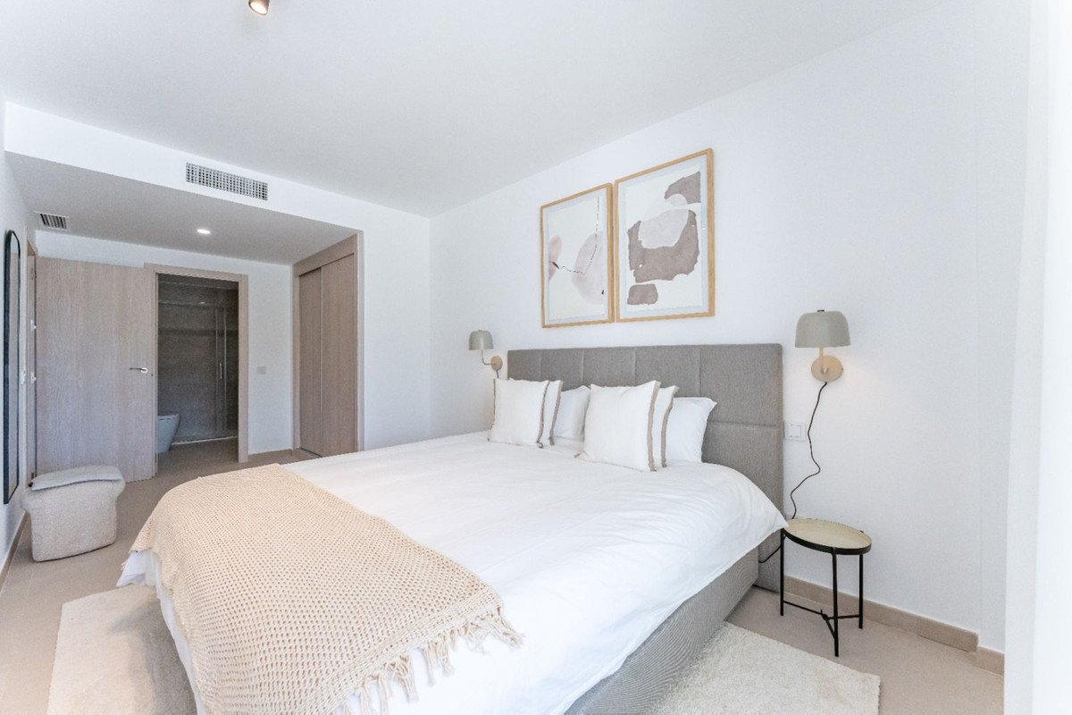 2 Bed Ground Floor Apartment in La Duquesa
