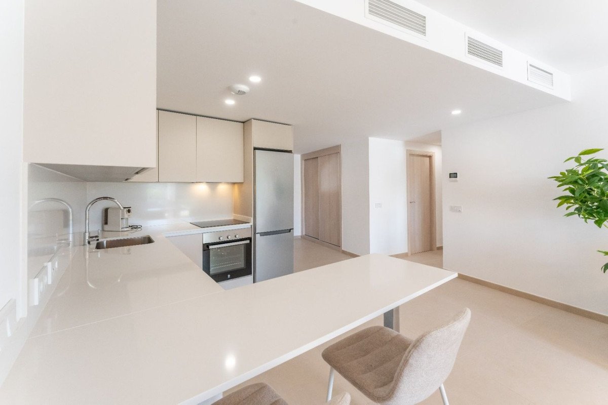 2 Bed Ground Floor Apartment in La Duquesa