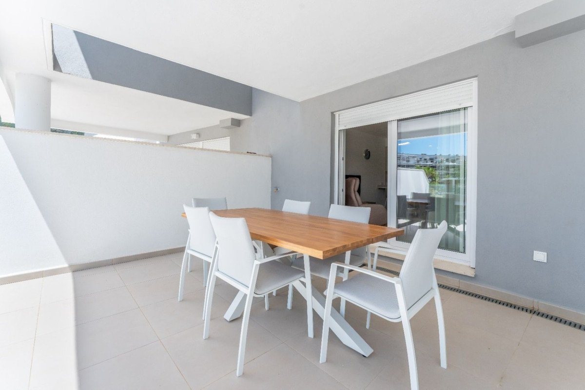 2 Bed Ground Floor Apartment in La Duquesa
