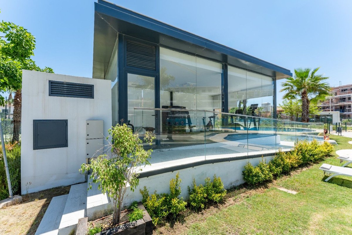2 Bed Ground Floor Apartment in La Duquesa