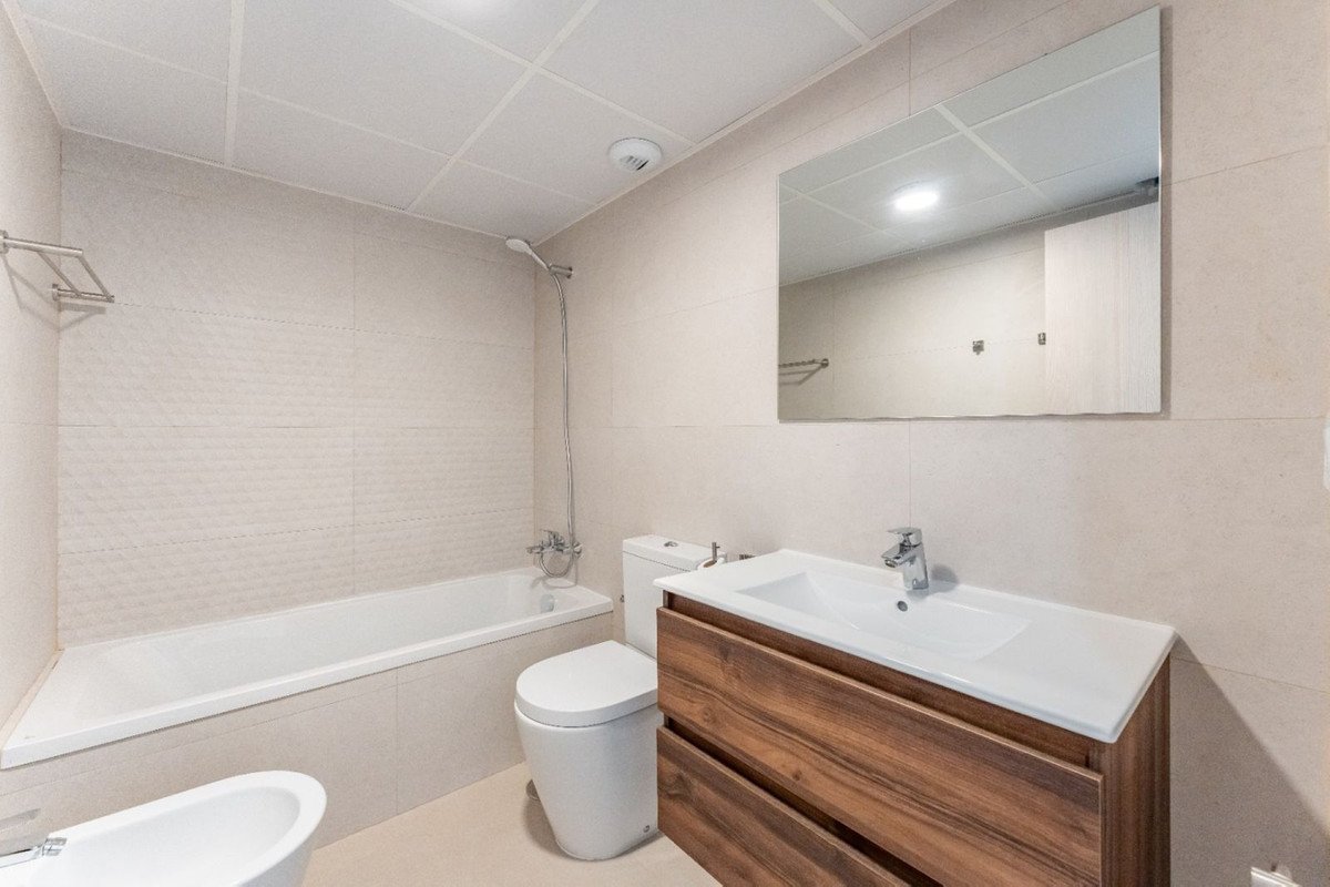 2 Bed Ground Floor Apartment in La Duquesa