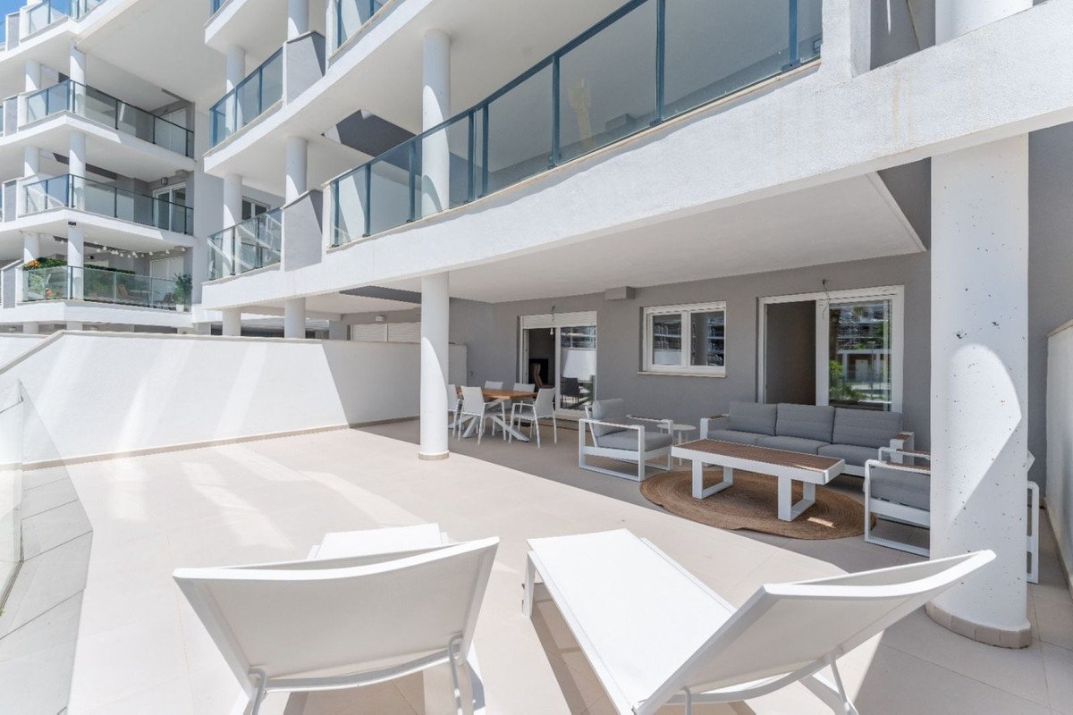 2 Bed Ground Floor Apartment in La Duquesa