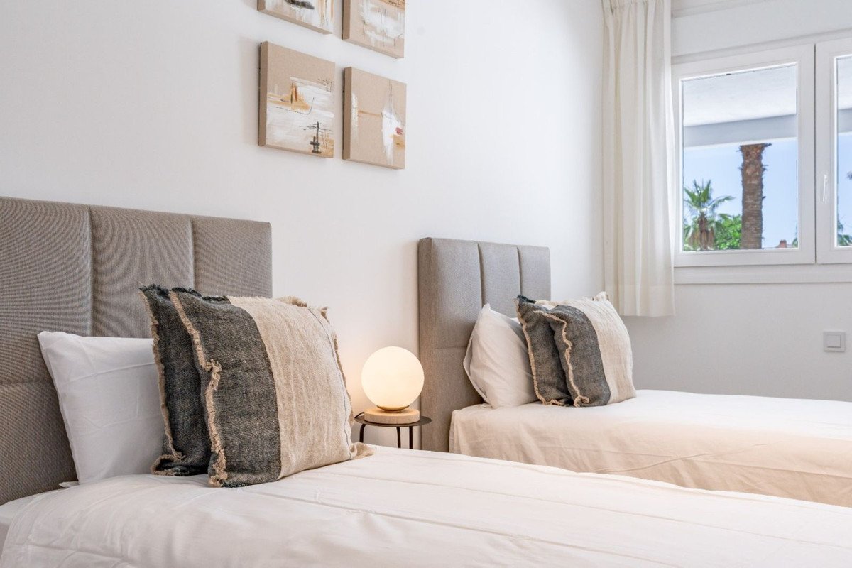 2 Bed Ground Floor Apartment in La Duquesa