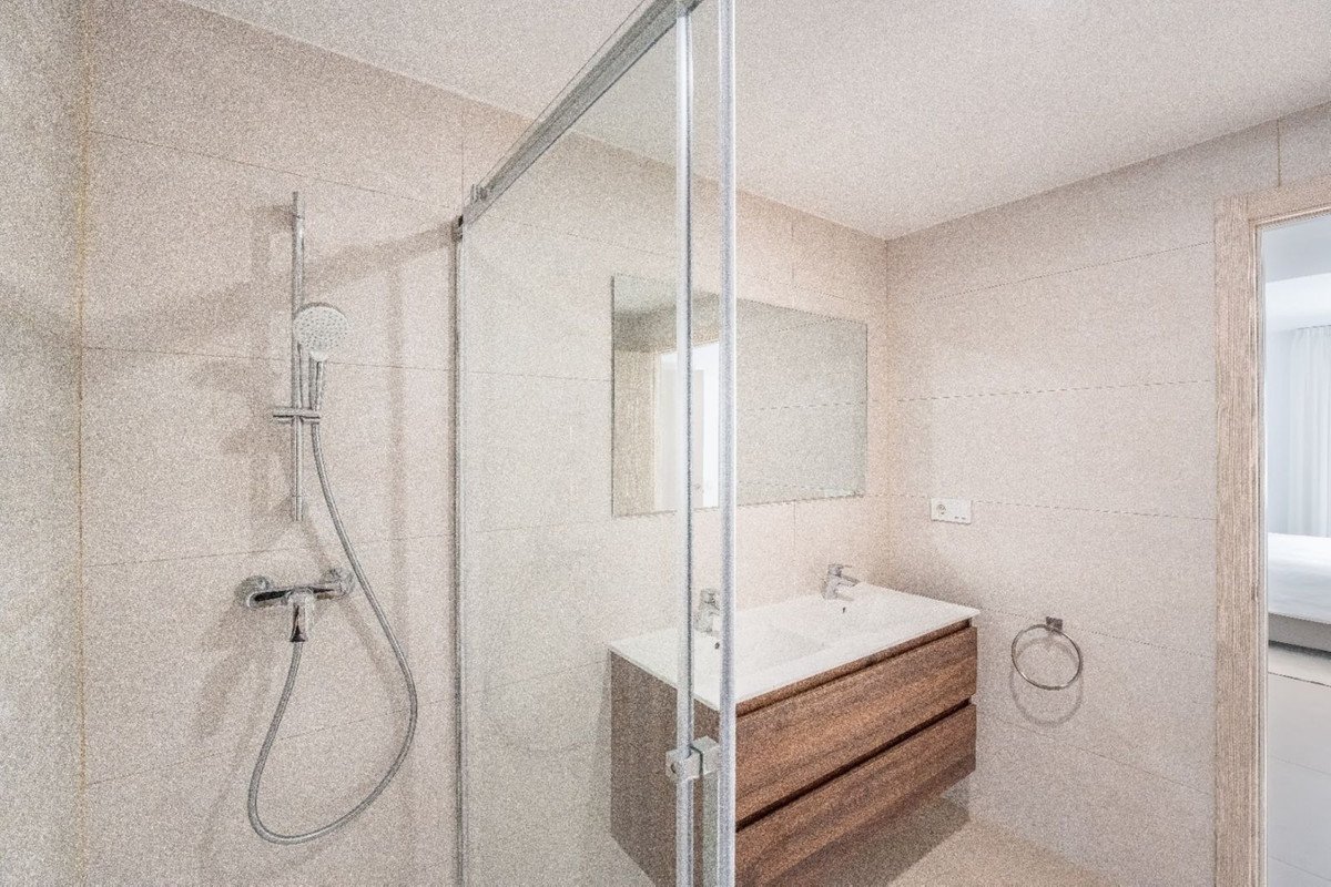 2 Bed Ground Floor Apartment in La Duquesa