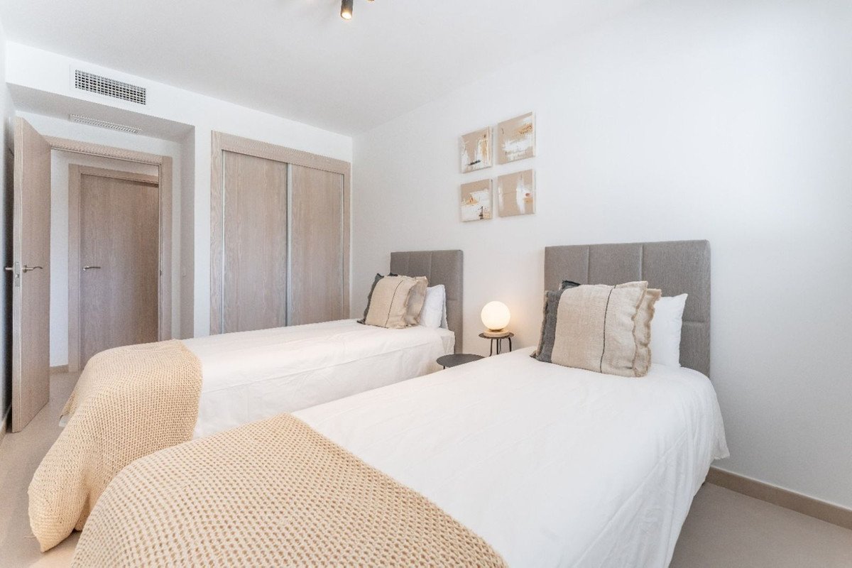 2 Bed Ground Floor Apartment in La Duquesa